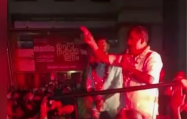 തെന്നലയിലെ സ്ത്രീ വിരുദ്ധ പ്രസംഗം: സിപിഎം നേതാവിനെതിരെ കേസെടുത്ത് പോലീസ് തെന്നലയിലെ സ്ത്രീ വിരുദ്ധ പ്രസംഗം: സിപിഎം നേതാവിനെതിരെ കേസെടുത്ത് പോലീസ്