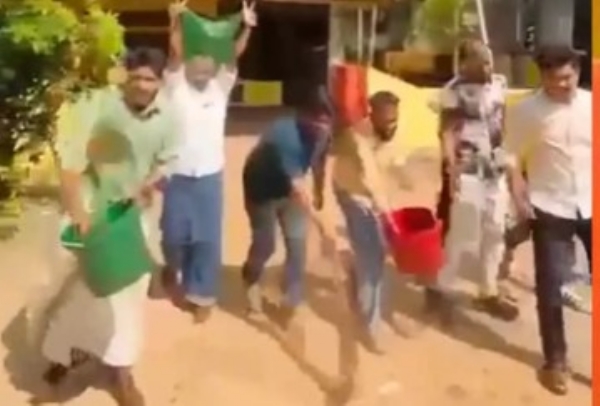 ചങ്ങരോത്ത് പഞ്ചായത്തിൽ ലീഗ് പ്രവർത്തകർ വെള്ളം തളിച്ച് ശുദ്ധീകരണം നടത്തിയ സംഭവത്തിൽ പ്രതികരണവുമായി പഞ്ചായത്ത് പ്രസിഡന്റ് ഉണ്ണി വേങ്ങേരി ചങ്ങരോത്ത് പഞ്ചായത്തിൽ ലീഗ് പ്രവർത്തകർ വെള്ളം തളിച്ച് ശുദ്ധീകരണം നടത്തിയ സംഭവത്തിൽ പ്രതികരണവുമായി പഞ്ചായത്ത് പ്രസിഡന്റ് ഉണ്ണി വേങ്ങേരി