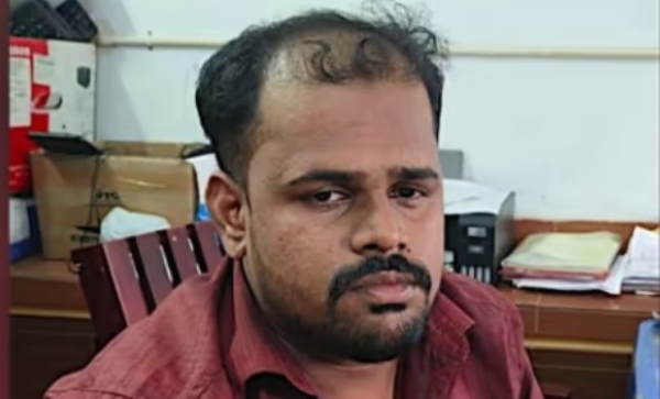 മലപ്പുറം: സ്കൂൾ ബസിൽ എൽകെജി വിദ്യാര്‍ത്ഥിനിയെ ലൈംഗികമായി ഉപദ്രവിച്ചു;  ക്ലീനര്‍ മുഹമ്മദ് ആഷിക്ക് പിടിയിൽ