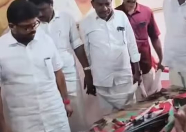 കണ്ണൂർ പാറാട് സിപിഎം ബ്രാഞ്ച് കമ്മിറ്റി ഓഫിസിൽ തീയിട്ടു; സംഭവം രാഷ്ട്രീയ വിശദീകരണ യോഗത്തിനിടെ