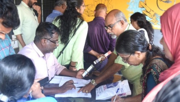 തീവ്ര വോട്ടര് പട്ടിക പരിഷ്കരണം: കേരളം ഉള്പ്പെടെ നാല് സംസ്ഥാനങ്ങളില് കരട് വോട്ടര് പട്ടിക ഇന്ന് പ്രസിദ്ധീകരിക്കും തീവ്ര വോട്ടര് പട്ടിക പരിഷ്കരണം: കേരളം ഉള്പ്പെടെ നാല് സംസ്ഥാനങ്ങളില് കരട് വോട്ടര് പട്ടിക ഇന്ന് പ്രസിദ്ധീകരിക്കും