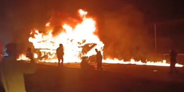 ലോറിയുമായി കൂട്ടിയിടിച്ച് സ്ലീപ്പര്‍ ബസല് കത്തി; കര്‍ണാടകയില്‍ 10 പേര്‍ക്ക് ദാരുണാന്ത്യം