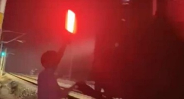 കണ്ണൂർ: റീല്‍സെടുക്കാന്‍ ട്രെയിന്‍ നിര്‍ത്തിച്ചു; വിദ്യാര്‍ഥികള്‍ക്കെതിരെ കേസ്