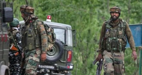 ജമ്മു കശ്മീരിൽ വീണ്ടും ഭീതി: സോപോർ-ബന്ദിപ്പോര റോഡിൽ സ്ഫോടകവസ്തുവെന്ന് സംശയിക്കുന്ന വസ്തു കണ്ടെത്തി; പ്രദേശം സൈന്യം വളഞ്ഞു