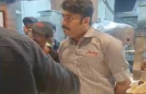 സാന്‍വിച്ചില്‍ ചിക്കന്‍ കുറഞ്ഞെന്ന് പരാതി; കൊച്ചിയിലെ ചിക്കിങ്ങില്‍ കയ്യാങ്കളി