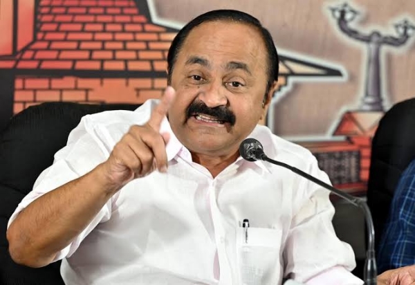 മലയാളികൾക്ക് ആവേശകരമായ പുതുവത്സര ആശംസകൾ നേർന്ന് പ്രതിപക്ഷ നേതാവ് വി.ഡി. സതീശൻ. 2026-ലേക്ക് ചുവടുവെക്കുന്ന ഈ വേളയിൽ, വരാനിരിക്കുന്ന വർഷം വെറുമൊരു കലണ്ടർ മാറ്റമല്ലെന്നും മറിച്ച് കേരളത്തിന്റെ സാമൂഹിക-രാഷ്ട്രീയ മേഖലകളിൽ വലിയ മാറ്റങ്ങൾ സംഭവിക്കേണ്ട കാലമാണെന്നും അദ്ദേഹം ഓർമ്മിപ്പിച്ചു.