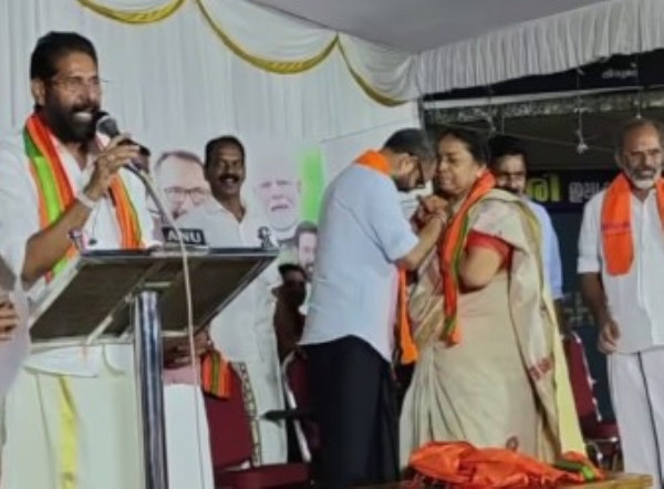 ഒരു ദിവസം മാത്രം; ബിജെപി വിട്ട് കോൺഗ്രസിൽ ചേർന്ന തിരുവനന്തപുരത്തെ മുൻ കൗൺസിലർ തിരികെ ബിജെപിയിൽ