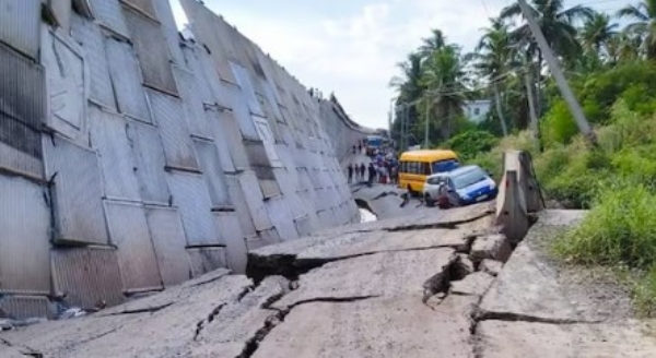 ദേശീയ പാത നിർമ്മാണത്തിനിടെ റോഡ് ഇടിഞ്ഞ സംഭവം; അടിയന്തര റിപ്പോർട്ട് തേടി മന്ത്രി മുഹമ്മദ് റിയാസ് ദേശീയ പാത നിർമ്മാണത്തിനിടെ റോഡ് ഇടിഞ്ഞ സംഭവം; അടിയന്തര റിപ്പോർട്ട് തേടി മന്ത്രി മുഹമ്മദ് റിയാസ്