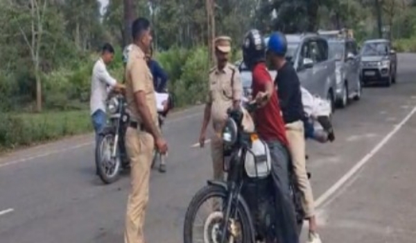 രാഹുൽ മാങ്കൂട്ടത്തിലിനായി അതിർത്തികളിൽ കർശന പരിശോധന രാഹുൽ മാങ്കൂട്ടത്തിലിനായി അതിർത്തികളിൽ കർശന പരിശോധന