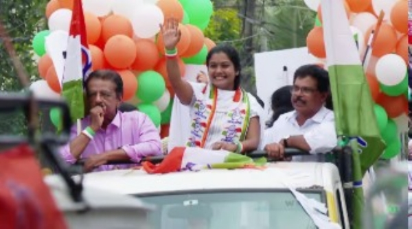 തദ്ദേശപ്പോരിൽ കലാശക്കൊട്ട്; ഏഴു ജില്ലകളിൽ പരസ്യപ്രചാരണത്തിന് സമാപനം, ഇനി നിശബ്ദ പ്രചാരണം തദ്ദേശപ്പോരിൽ കലാശക്കൊട്ട്; ഏഴു ജില്ലകളിൽ പരസ്യപ്രചാരണത്തിന് സമാപനം, ഇനി നിശബ്ദ പ്രചാരണം