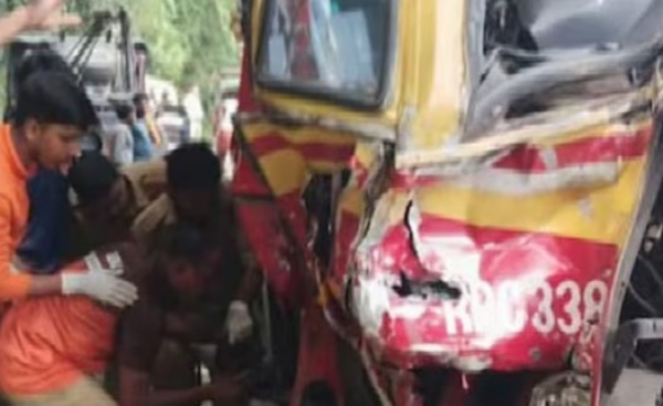 പമ്പ ചക്കുപാലത്ത് കെഎസ്ആർടിസി ബസുകൾ കൂട്ടിയിടിച്ചു; 30 പേർക്ക് പരുക്ക് പമ്പ ചക്കുപാലത്ത് കെഎസ്ആർടിസി ബസുകൾ കൂട്ടിയിടിച്ചു; 30 പേർക്ക് പരുക്ക്