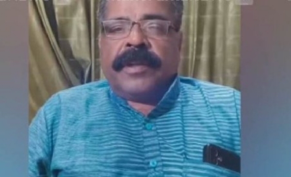 സമുദായത്തിന്റെ പേരിൽ വോട്ട് പിടുത്തം: കോന്നിയിൽ സ്വതന്ത്ര സ്ഥാനാർഥിക്കെതിരെ പരാതി സമുദായത്തിന്റെ പേരിൽ വോട്ട് പിടുത്തം: കോന്നിയിൽ സ്വതന്ത്ര സ്ഥാനാർഥിക്കെതിരെ പരാതി