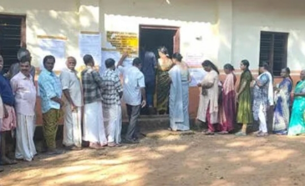 ആകെ വോട്ടർമാർ 804, യന്ത്രത്തിൽ രേഖപ്പെടുത്തിയത് ഒരെണ്ണം കൂടുതൽ, പരാതിയുമായി എൽഡിഎഫ് ആകെ വോട്ടർമാർ 804, യന്ത്രത്തിൽ രേഖപ്പെടുത്തിയത് ഒരെണ്ണം കൂടുതൽ, പരാതിയുമായി എൽഡിഎഫ്