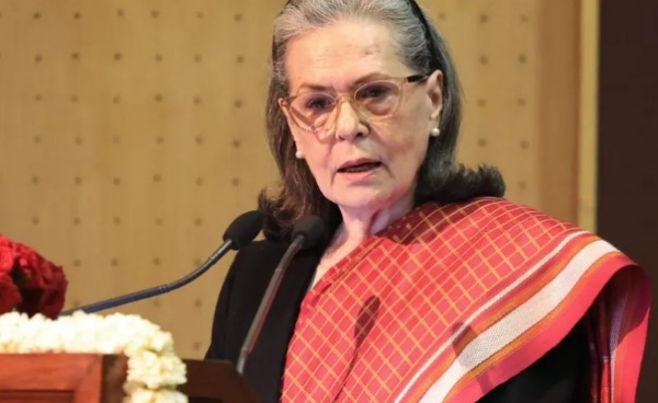 ഇന്ത്യൻ പൗര ആകുന്നതിന് മുമ്പ് വോട്ടർപട്ടികയിൽ പേര്; സോണിയാ ഗാന്ധിക്ക് റൗസ് അവന്യൂ കോടതിയുടെ നോട്ടീസ് ഇന്ത്യൻ പൗര ആകുന്നതിന് മുമ്പ് വോട്ടർപട്ടികയിൽ പേര്; സോണിയാ ഗാന്ധിക്ക് റൗസ് അവന്യൂ കോടതിയുടെ നോട്ടീസ്