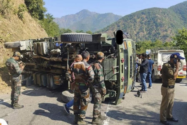 Kashmir Army Truck Accident 2 Soldiers killed