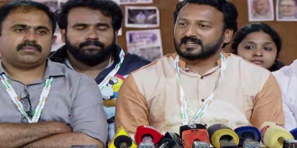 വയനാട് ഉരുൾപൊട്ടൽ: പിരിച്ചത് 88 ലക്ഷം; ഒരു വീട് പോലും നിർമ്മിച്ചില്ല; യൂത്ത് കോൺഗ്രസ് പഠന ക്യാമ്പിൽ രൂക്ഷ വിമർശനം