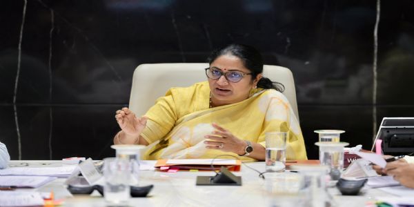 ദില്ലി മുഖ്യമന്ത്രി രേഖ ഗുപ്തക്ക് നേരെ ആക്രമണം; ആശുപത്രിയില്‍പ്രവേശിപ്പിച്ചു; അക്രമി അറസ്റ്റില്‍