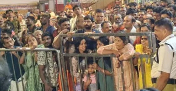 പുതുവർഷ പുലരിയിൽ ഗുരുവായൂരിൽ ഭക്തരുടെ പ്രതിഷേധം