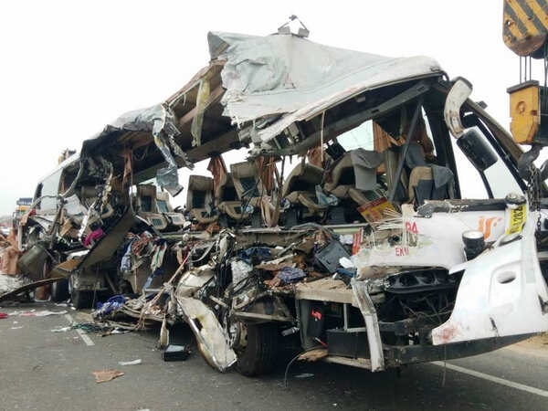 കോട്ടയത്ത് എംസി റോഡിൽ നാടിനെ നടുക്കിയ അപകടം: കെഎസ്ആർടിസി ബസും കാറും കൂട്ടിയിടിച്ച് മൂന്ന് മരണം