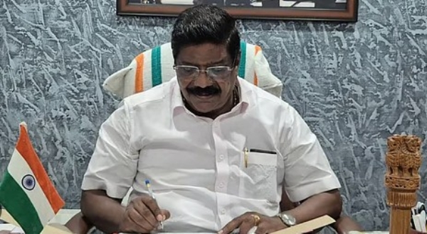 കൈമാറിയത് കീഴ്വഴക്കം അനുസരിച്ചെന്ന് അജയ് തറയിൽ