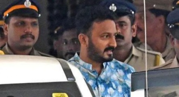 രാഹുൽ മാങ്കൂട്ടത്തിലിന് തിരിച്ചടി: മൂന്നാമത്തെ കേസിലും റിമാൻഡ്; യൂത്ത് കോൺഗ്രസ് അധ്യക്ഷനെ ജയിലിലേക്ക് മാറ്റി രാഹുൽ മാങ്കൂട്ടത്തിലിന് തിരിച്ചടി: മൂന്നാമത്തെ കേസിലും റിമാൻഡ്; യൂത്ത് കോൺഗ്രസ് അധ്യക്ഷനെ ജയിലിലേക്ക് മാറ്റി