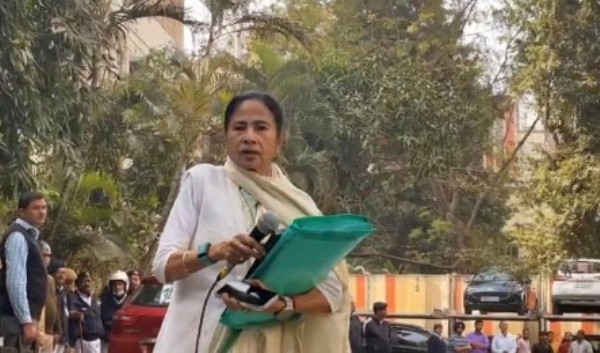 ഇഡി vs മമത ബാനർജി: മുഖ്യമന്ത്രി റെയ്ഡ് തടഞ്ഞ സംഭവം അതീവ ഗൗരവതരം