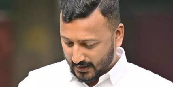 സൈബർ പൊലീസ് കോട്ടയത്തെത്തിയാണ് രഞ്ജിതയെ അറസ്റ്റ് ചെയ്തത്. കോട്ടയത്തെ ഒരു ബന്ധുവീട്ടിലായിരുന്നു ഇവർ. ജാമ്യമില്ലാവകുപ്പ് ചുമത്തി രണ്ട് കേസുകളാണ് സൈബർ പൊലീസ് രഞ്ജിതയ്ക്കെതിരെ രജിസ്റ്റർ ചെയ്തിരുന്നത്. രാഹുല്‍ മാങ്കൂട്ടത്തിലിന് എതിരായി ആദ്യ കേസ് വന്നപ്പോൾ തന്നെ രഞ്ജിത രാഹുലിനെ അനുകൂലിച്ചും പരാതിക്കാരിയെ അധിക്ഷേപിച്ചും രംഗത്തെത്തിയിരുന്നു.  അന്ന് തിരുവനന്തപുരം സൈബർ പൊലീസ് ഇവർക്കെതിരെ കേസ് എടുക്കുകയും ചെയ്തിട്ടുണ്ട്. ആ കേസില്‍ ഉപാധികളോടെ കോടതി രഞ്ജിതയ്ക്ക് ജാമ്യം നല്‍കി. എന്നാല്‍ രാഹുലിനെതിരെ മൂന്നാമാതും പരാതി വന്നപ്പോഴും രഞ്ജിത സൈബർ അധിക്ഷേപം നടത്തി. പിന്നാലെയാണ് അറസ്റ്റ്.