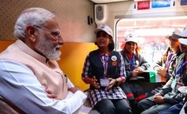 വന്ദേഭാരത് സ്ലീപ്പർ ട്രെയിൻ ഫ്ലാഗ് ഓഫ്; തിരുവനന്തപുരത്തെ ബിജെപി വിജയം ബംഗാളിൽ ആയുധമാക്കി പ്രധാനമന്ത്രി നരേന്ദ്ര മോദി