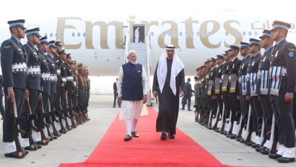 എന്റെ സഹോദരന് സ്വാഗതം: യുഎഇ പ്രസിഡന്റിനെ നേരിട്ടെത്തി സ്വീകരിച്ച് പ്രധാനമന്ത്രി മോദി