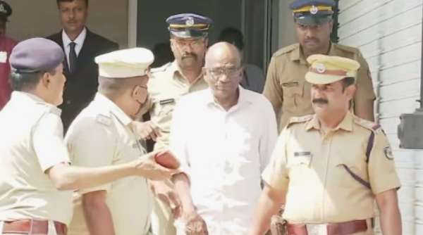 ശബരിമല സ്വർണക്കൊള്ള കേസ്: മുൻ ദേവസ്വം പ്രസിഡന്റ് എൻ. വാസുവിനെ വീണ്ടും 14 ദിവസത്തേക്ക് റിമാൻഡ് ചെയ്തു