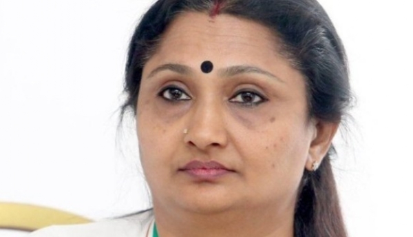 തന്നെ തഴഞ്ഞതില്‍ ഡല്‍ഹിയിലെത്തി എഐസിസിക്ക് പരാതി നല്‍കി ദീപ്തി മേരി വര്‍ഗീസ്