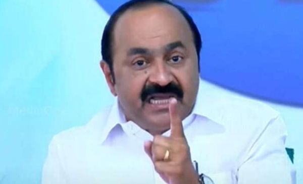 ‘അടൂർ പ്രകാശിനൊപ്പം പോകുമ്പോൾ ഉണ്ണികൃഷ്ണൻ പോറ്റി പ്രതിയല്ല, ന്യായീകരിച്ച് വി ഡി സതീശൻ