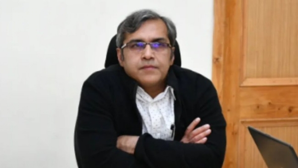 നായ നടത്തൽ  ഡൽഹി മുൻസിപ്പൽ കോർപ്പറേഷൻ കമ്മീഷണറായി സഞ്ജീവ് ഖിർവാർ ചുമതലയേറ്റു: വിവാദങ്ങൾക്ക് പിന്നാലെ പുതിയ നിയമനം