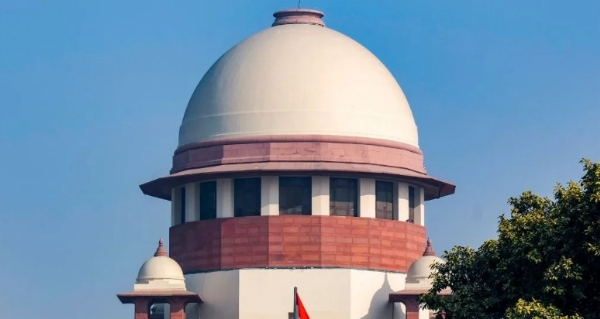 ആർത്തവ ആരോഗ്യം ജീവിക്കാനുള്ള അവകാശത്തിന്റെ ഭാഗം; സ്കൂളുകളിൽ സൗജന്യ സാനിറ്ററി പാഡുകൾ നിർബന്ധമാക്കി സുപ്രീം കോടതി