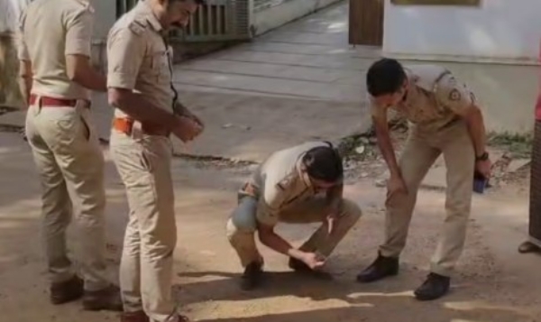 കണ്ണൂർ: സ്കൂൾ ബസ് കടന്നുപോയതിന് തൊട്ടുപിന്നാലെ റോഡിലുണ്ടായ സ്ഫോടനം