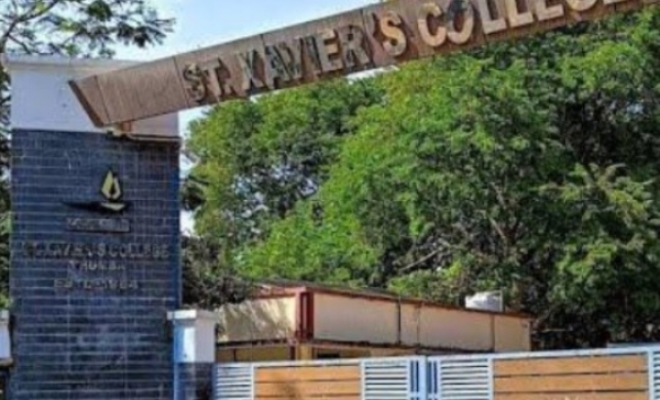 തുമ്പ സെന്റ് സേവ്യേഴ്‌സ് കോളേജിൽ വിദ്യാർത്ഥി പ്രതിഷേധം ഇരമ്പുന്നു; അധ്യാപകനെതിരെ നടപടി വേണമെന്ന് ആവശ്യം