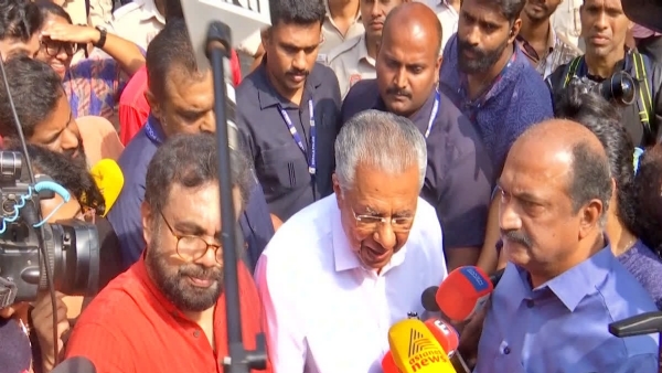 PINARAYI VIJAYAN IN CUSTODY DELHI PINARAYI VIJAYAN IN CUSTODY DELHI