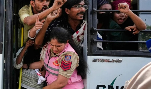 വോട്ടർപട്ടിക പരിഷ്കരണവും ഡൽഹി പ്രതിഷേധ നിയന്ത്രണങ്ങളും: സുപ്രീം കോടതി ഇന്ന് സുപ്രധാന ഹർജികൾ പരിഗണിക്കും വോട്ടർപട്ടിക പരിഷ്കരണവും ഡൽഹി പ്രതിഷേധ നിയന്ത്രണങ്ങളും: സുപ്രീം കോടതി ഇന്ന് സുപ്രധാന ഹർജികൾ പരിഗണിക്കും