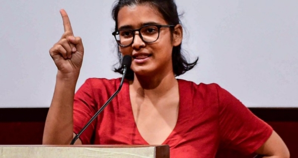 തിരംഗ മാർച്ച്: കസ്റ്റഡിയിലായ നേഹാ ബോറയെ വിട്ടയച്ചു; അഭിജിത് ദീപ്കെയെ ഇന്ന് കോടതിയിൽ ഹാജരാക്കും തിരംഗ മാർച്ച്: കസ്റ്റഡിയിലായ നേഹാ ബോറയെ വിട്ടയച്ചു; അഭിജിത് ദീപ്കെയെ ഇന്ന് കോടതിയിൽ ഹാജരാക്കും