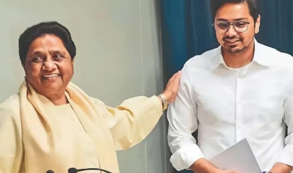 കുടുംബത്തേക്കാൾ പാർട്ടിക്ക് മുൻഗണന നൽകി ആകാശ് ആനന്ദ്; പ്രശംസിച്ച് മായാവതി, അശോക് സിദ്ധാർത്ഥിനെ ബിഎസ്പിയിലേക്ക് തിരിച്ചെടുക്കില്ലെന്ന് പ്രഖ്യാപനം