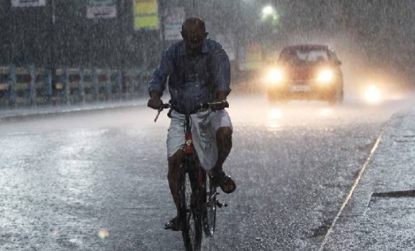 സംസ്ഥാനത്ത് തുലാവർഷം സജീവം: ഒരാഴ്ച ശക്തമായ മഴയ്ക്ക് സാധ്യത; വിവിധ ജില്ലകളിൽ യെല്ലോ അലർട്ട് സംസ്ഥാനത്ത് തുലാവർഷം സജീവം: ഒരാഴ്ച ശക്തമായ മഴയ്ക്ക് സാധ്യത; വിവിധ ജില്ലകളിൽ യെല്ലോ അലർട്ട്
