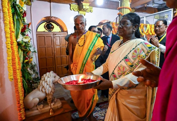 राष्ट्रपति द्रौपदी मुर्मु  माँ दंतेश्वरी की पूजा-अर्चना  कामना की