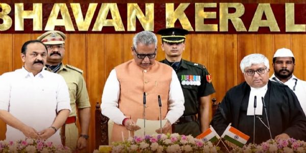 കേരള  ഗവര്ണറായി ഓംപ്രകാശ് മാഥൂര് അധികാരമേറ്റു; മുഖ്യമന്ത്രിയടക്കം ചടങ്ങില്