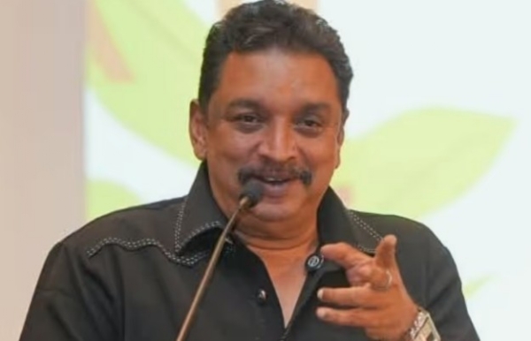 പിഎസ്സി പിരിച്ചുവിടാനുള്ള ഗവർണറുടെ നീക്കത്തോട് യോജിപ്പില്ല; ഇഡി പറയുന്നത് കേട്ട് പ്രവർത്തിക്കാനല്ല സർക്കാർ: ഷിബു ബേബി ജോൺ