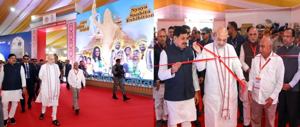 केंद्रीय गृह एवं सहकारिता मंत्री अमित शाह और मुख्यमंत्री डॉ. मोहन यादव ने भोपाल में आयोजित गोपालक सम्मेलन में न्याय संहिता आधारित प्रदर्शनी का शुभारंभ किया