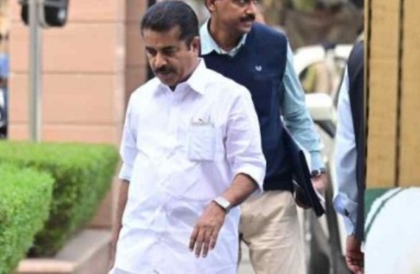 മുഖ്യമന്ത്രി വി.ഡി. സതീശനെതിരെ കലാപക്കൊടി; എ.ഐ.സി.സി അധ്യക്ഷൻ മല്ലികാർജുൻ ഖർഗെയ്ക്ക് രേഖാമൂലം പരാതി നൽകി അടൂർ പ്രകാശ് മുഖ്യമന്ത്രി വി.ഡി. സതീശനെതിരെ കലാപക്കൊടി; എ.ഐ.സി.സി അധ്യക്ഷൻ മല്ലികാർജുൻ ഖർഗെയ്ക്ക് രേഖാമൂലം പരാതി നൽകി അടൂർ പ്രകാശ്