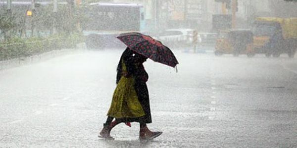 സംസ്ഥാനത്ത് ഒറ്റപ്പെട്ട ശക്തമായ മഴയ്ക്ക് സാധ്യത: 8 ജില്ലകളിൽ യെല്ലോ അലർട്ട്; മലയോര-തീരദേശ മേഖലകളിൽ അതീവ ജാഗ്രത