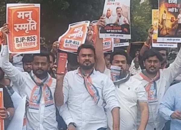 Congress workers take to the streets in Ahmedabad against FIR against Rahul Gandhi