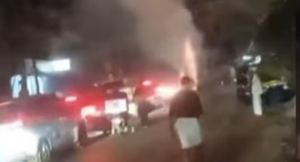 വിവാഹാഘോഷത്തിനിടെ റോഡ് ഉപരോധം; ഗതാഗതം തടസ്സപ്പെടുത്തിയവർക്കെതിരെ നാദാപുരം പോലീസ് കേസെടുത്തു