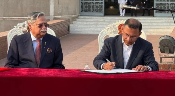 ബംഗ്ലാദേശിൽ പുതിയ ചരിത്രം: താരിഖ് റഹ്മാൻ പ്രധാനമന്ത്രിയായി സത്യപ്രതിജ്ഞ ചെയ്ത് അധികാരമേറ്റു ബംഗ്ലാദേശിൽ പുതിയ ചരിത്രം: താരിഖ് റഹ്മാൻ പ്രധാനമന്ത്രിയായി സത്യപ്രതിജ്ഞ ചെയ്ത് അധികാരമേറ്റു